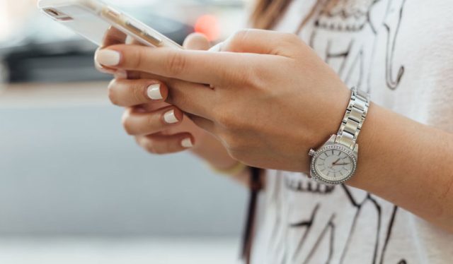El impacto de las aplicaciones para ligar en la salud sexual
